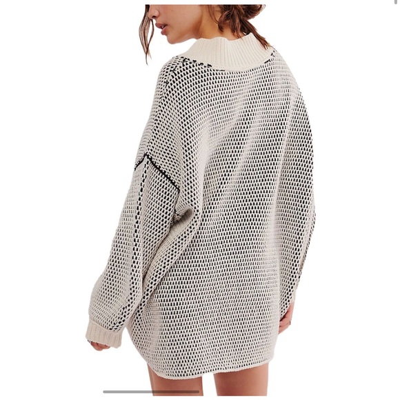 Free People Maisie Sweater Women's oversized v-neck chunky black ivory Med NWT - Picture 4 of 16